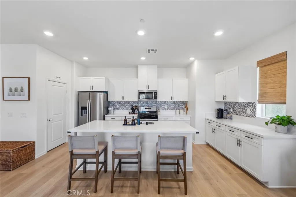 https://cdn.realtyfeed.com/cdn/127/306469810/dd742d0558ce114138516cdb06cea669.webp