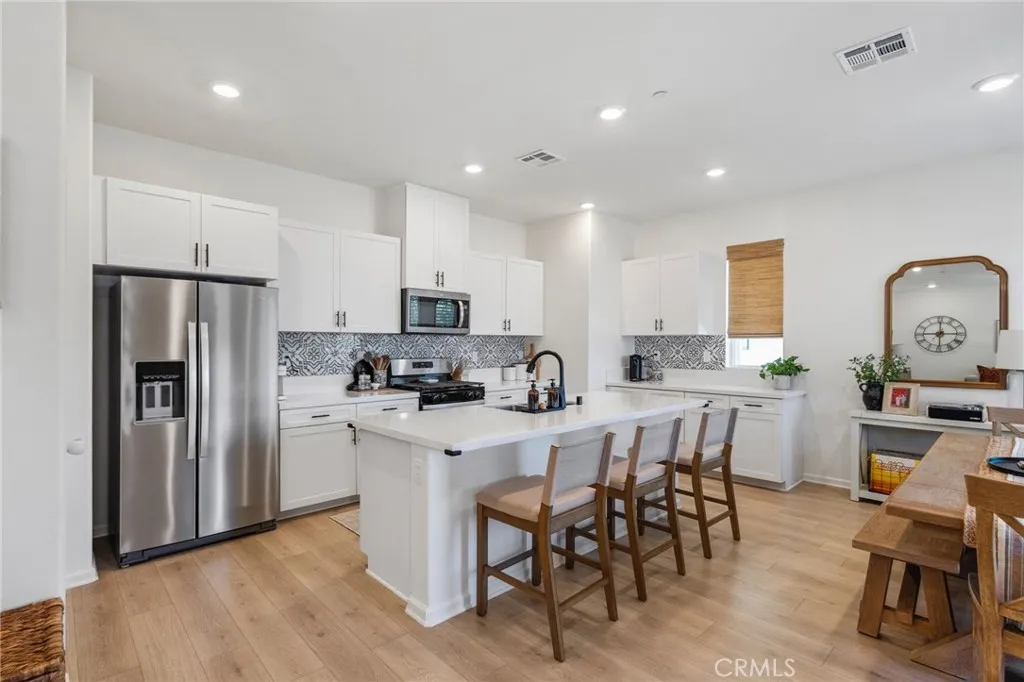 https://cdn.realtyfeed.com/cdn/127/306469810/f4a57985f80840264e7db82ba7ff2f4f.webp