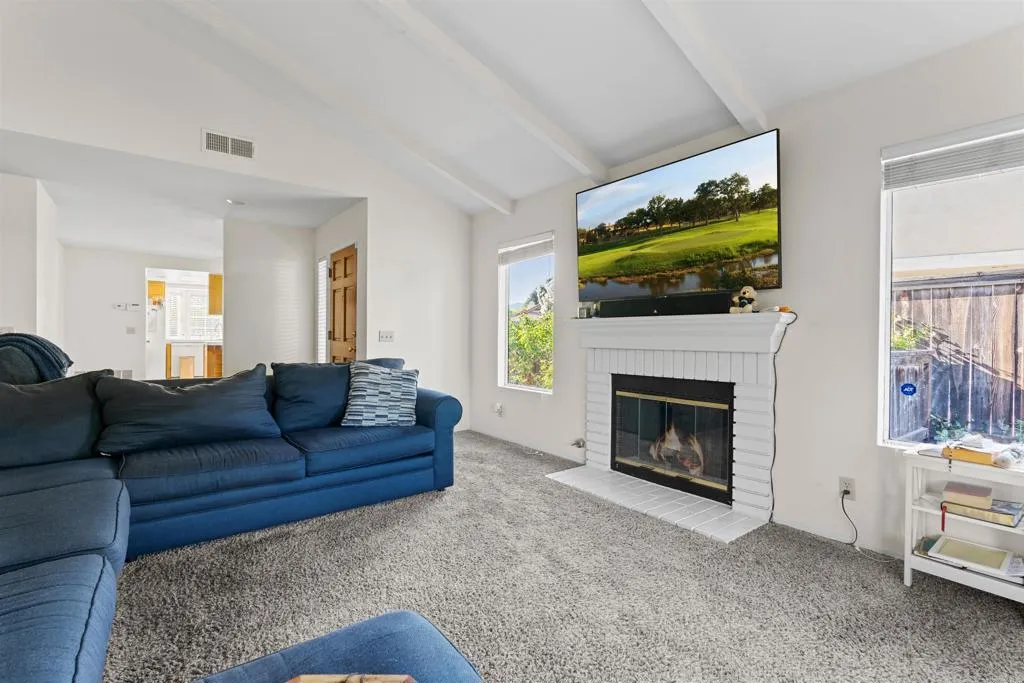 https://cdn.realtyfeed.com/cdn/127/306469859/5228ec1af195e3663c4d08dd8aefea5e.webp