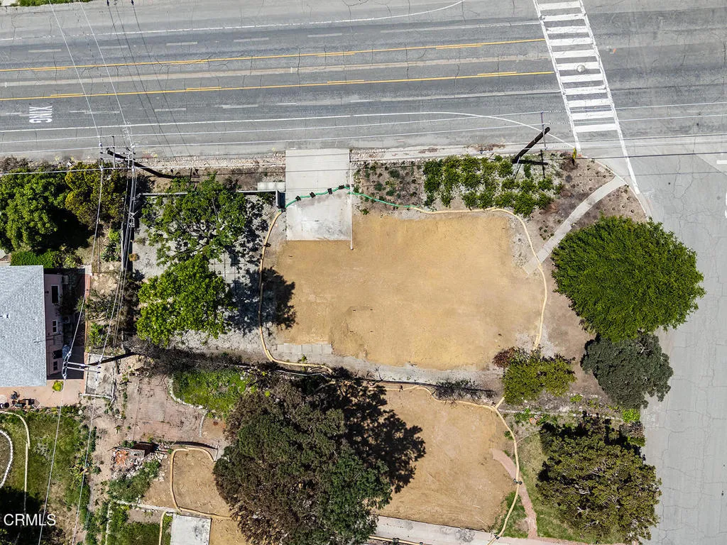 900 E Mount Curve Ave