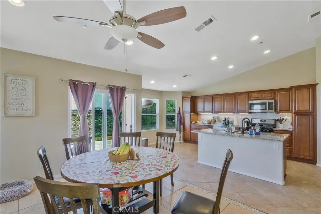 https://cdn.realtyfeed.com/cdn/127/306470085/8aa844ab040cb04d85aba148629e32d8.webp