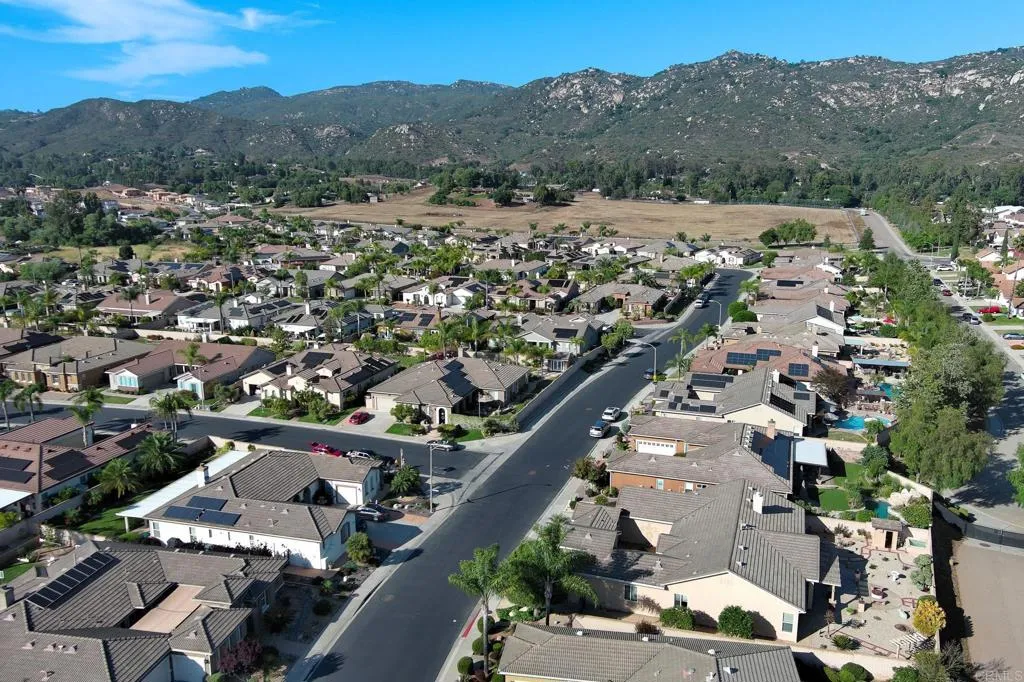 https://cdn.realtyfeed.com/cdn/127/306470086/233f0be1d57cc31702b8e26dbea0f350.webp