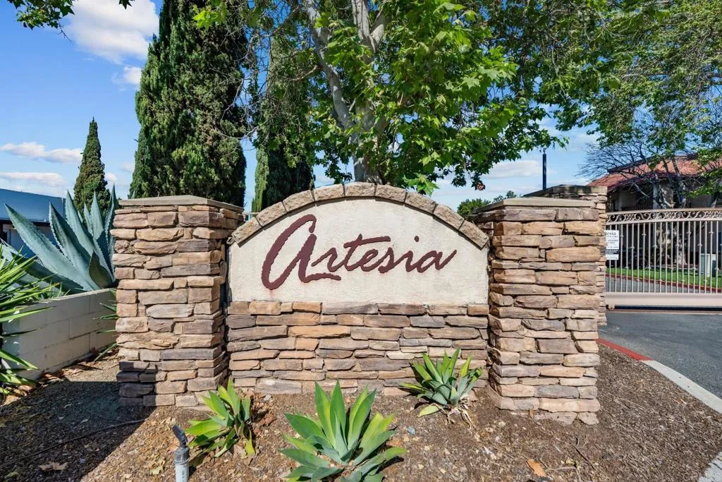 https://cdn.realtyfeed.com/cdn/127/306470115/f98c6dff10dc497807d12e848cdbd5f5.webp
