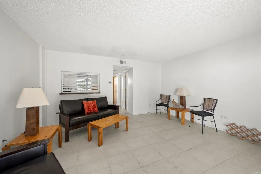 Photo #5: PTP2504549 Listing 