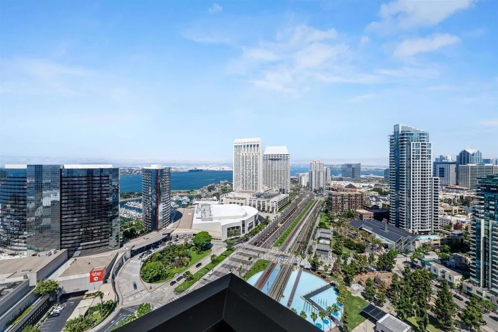 https://cdn.realtyfeed.com/cdn/127/306470410/5ee1ccefe6923a83ee1af26a724a1e0e.webp