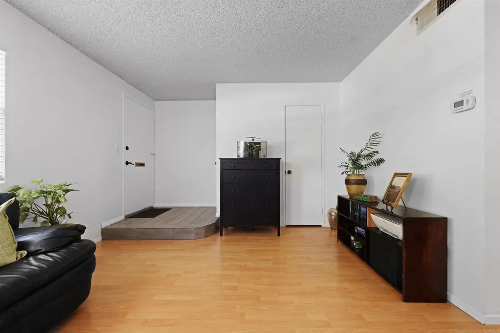 Photo #5: PTP2504562 Listing 
