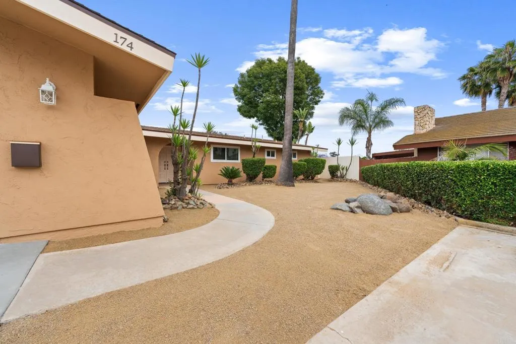 https://cdn.realtyfeed.com/cdn/127/306470516/0e92adf20c6d95de3df363964863cb69.webp