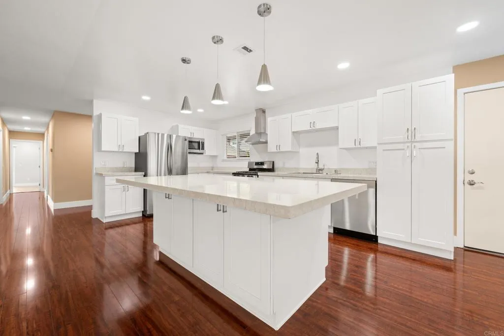 https://cdn.realtyfeed.com/cdn/127/306470516/9dbdcccf4e3949c335e3ac3f306391e3.webp