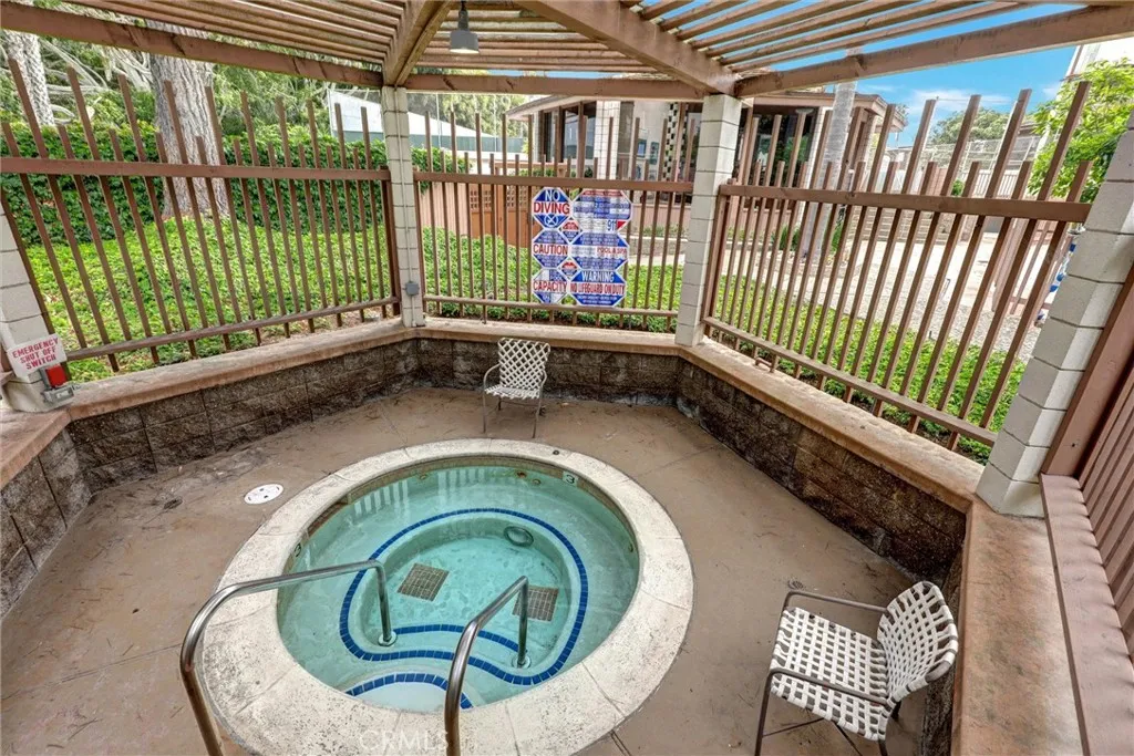 https://cdn.realtyfeed.com/cdn/127/306471031/b7f9b92b7d20a0a11eeeef4cddc69183.webp