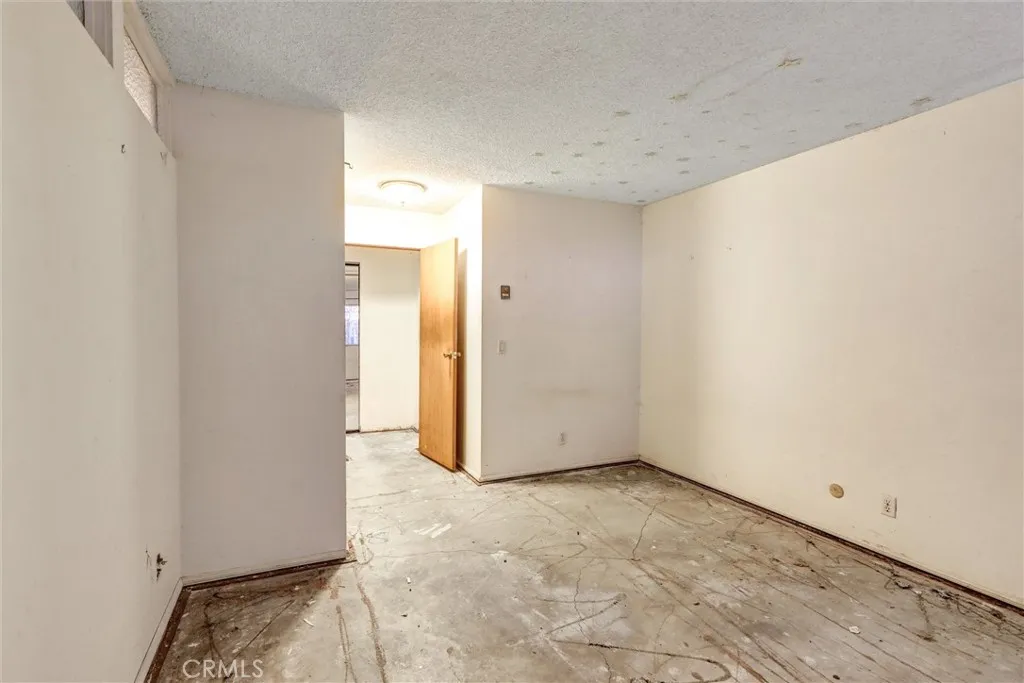 https://cdn.realtyfeed.com/cdn/127/306471031/e2c482af385543b669c07d4b3426b7e0.webp