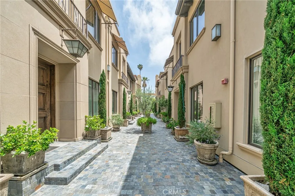 823 Bundy Drive UNIT 110, Los Angeles, CA, 90049
