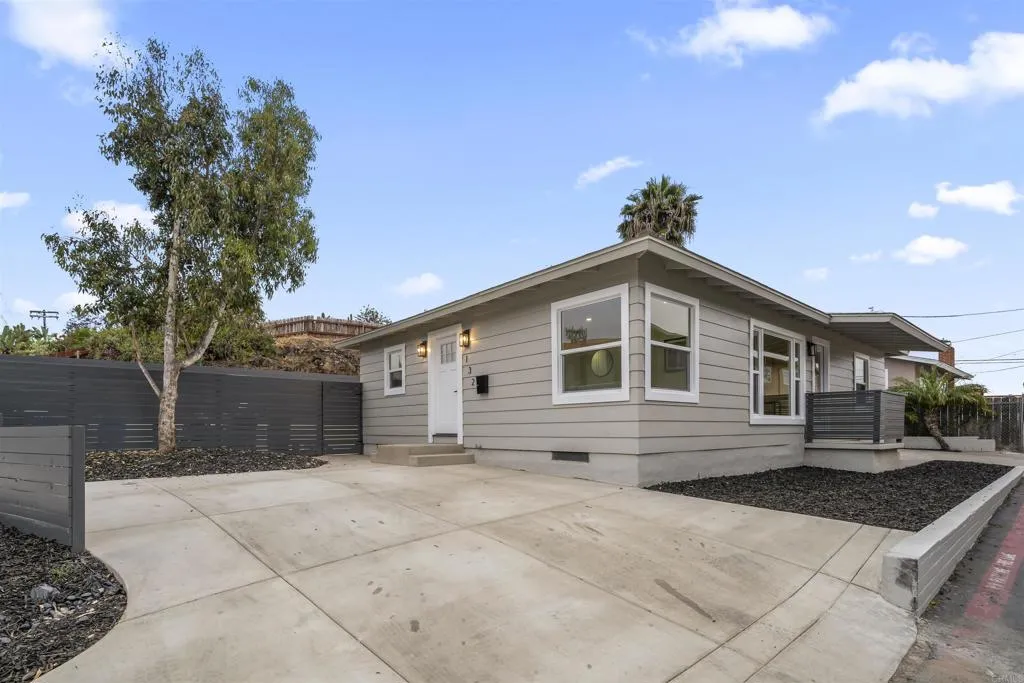 https://cdn.realtyfeed.com/cdn/127/306471211/2fc669f221316a5d2311cbbd43bfc7a1.webp
