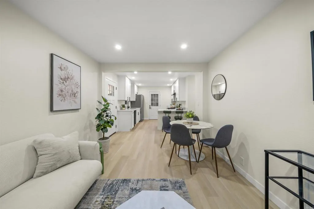https://cdn.realtyfeed.com/cdn/127/306471211/f23d73e6b687cc43f5eec2518edfabbb.webp