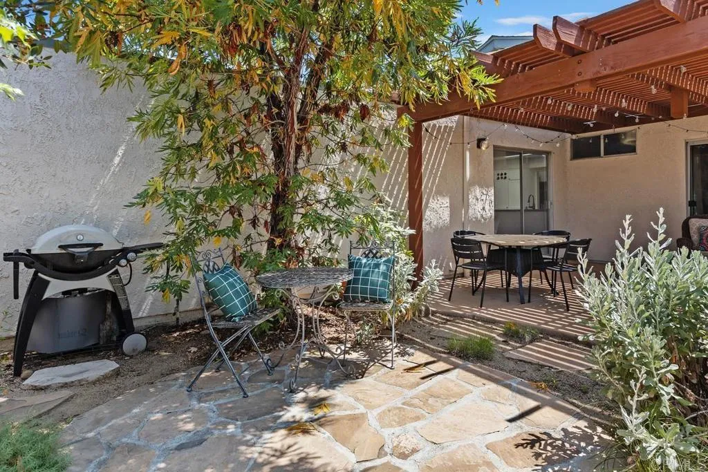 https://cdn.realtyfeed.com/cdn/127/306471321/d70c7bedbf33a7fdfe84be73a18dd6b7.webp