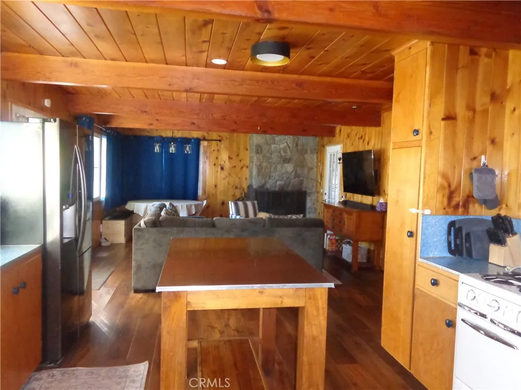 Crestline, CA 92325