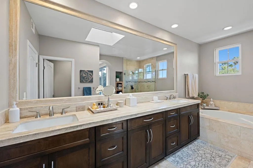 https://cdn.realtyfeed.com/cdn/127/306471595/1b8e39996689113290ed5606aef8116d.webp