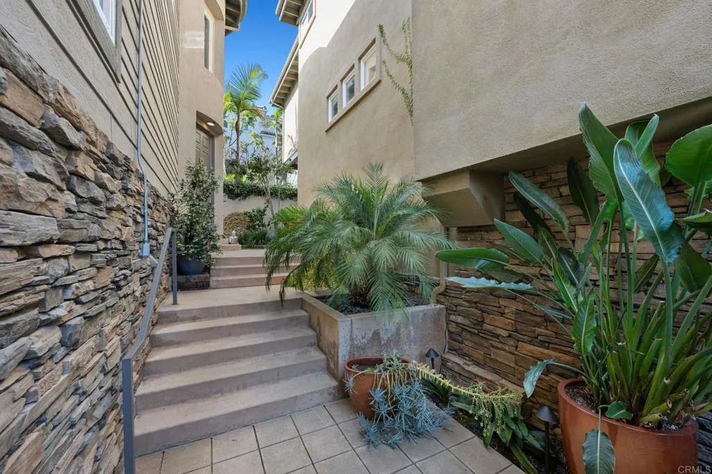 https://cdn.realtyfeed.com/cdn/127/306471595/804c563b7a0725cc4597f172b4313dd0.webp