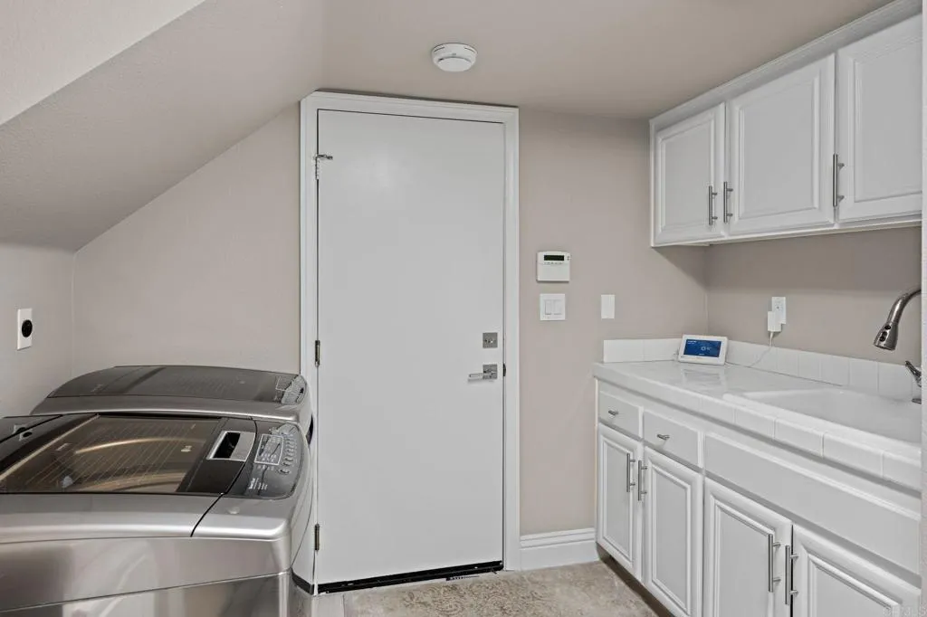 https://cdn.realtyfeed.com/cdn/127/306471595/f044cf679746cbd422532ee73f11ded8.webp