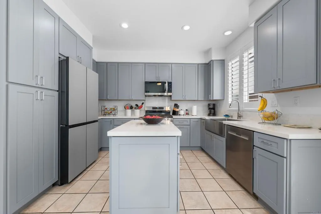 https://cdn.realtyfeed.com/cdn/127/306471633/8e6a72a57bde58e960d3d9e6dd6f4852.webp