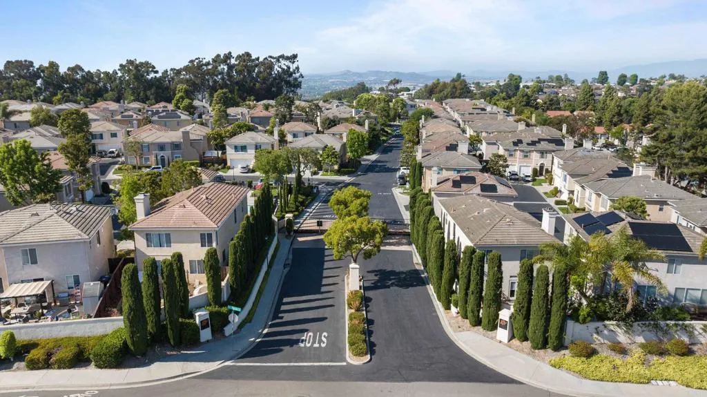 https://cdn.realtyfeed.com/cdn/127/306471633/915f514d79d9a224eb2cdef414df2fc7.webp