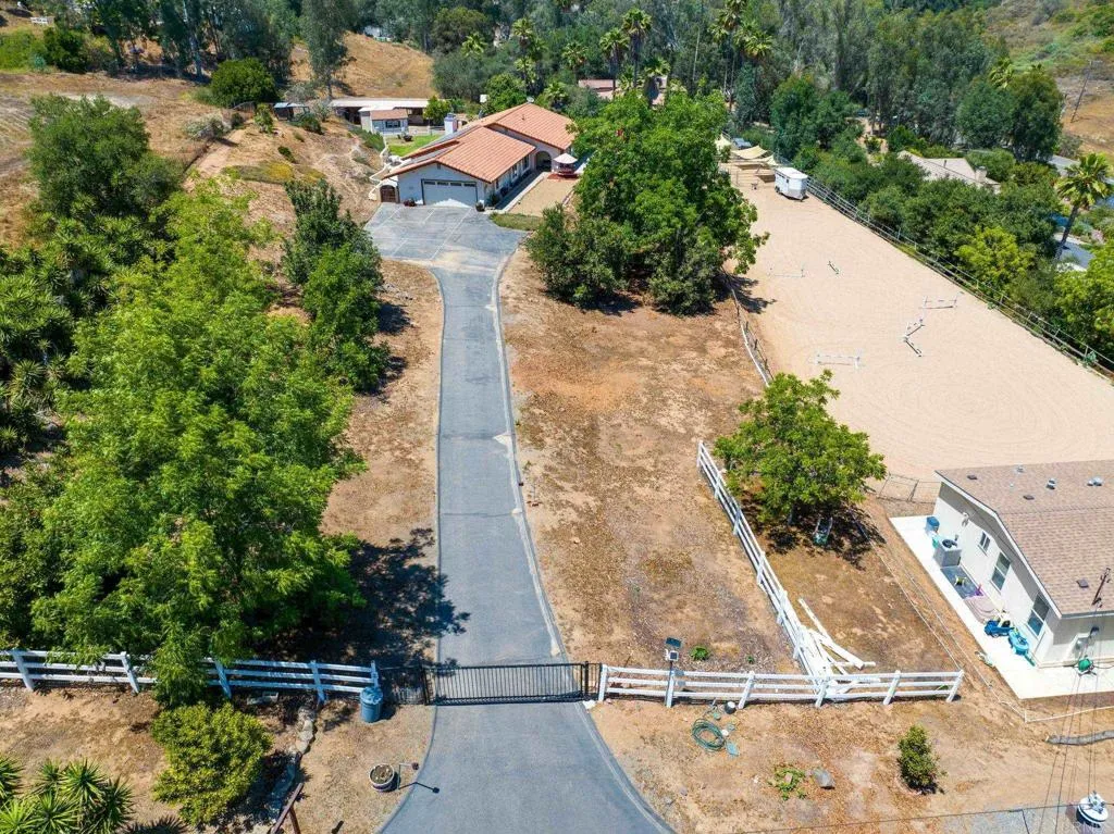 https://cdn.realtyfeed.com/cdn/127/306471713/12eecf24738301024c2ab65b563a2bee.webp