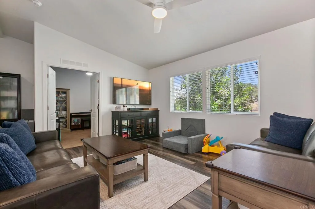 https://cdn.realtyfeed.com/cdn/127/306471713/130040f20d5a644c607fcf8fd8d3a41f.webp