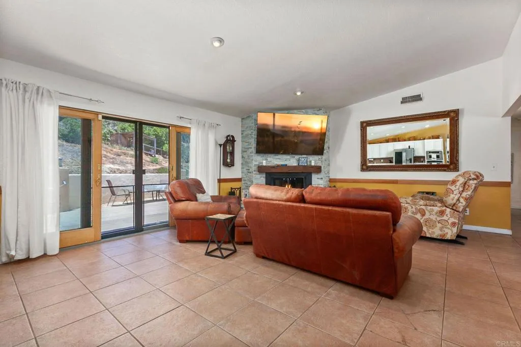 https://cdn.realtyfeed.com/cdn/127/306471713/214c8e14d0202fd82bdc4ecf9d4a4170.webp