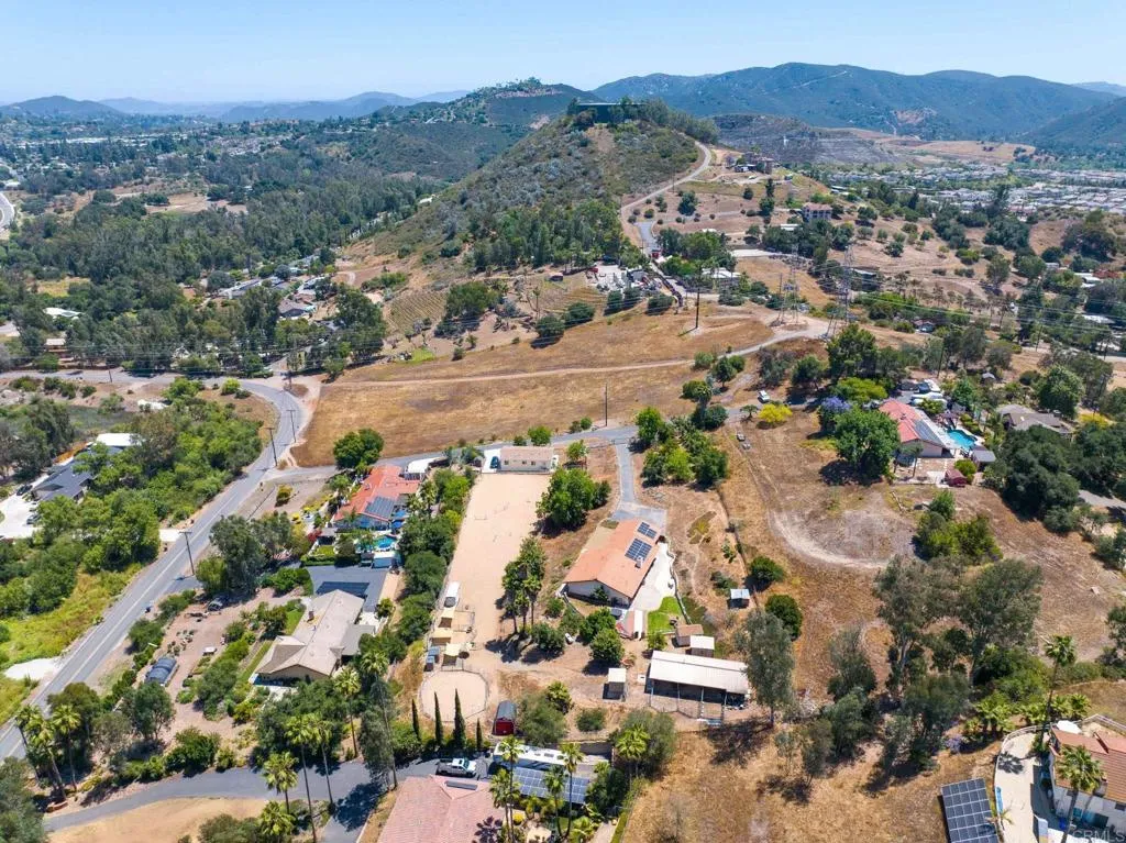 https://cdn.realtyfeed.com/cdn/127/306471713/faa7f748786b119e4ef58f57ec2e95be.webp