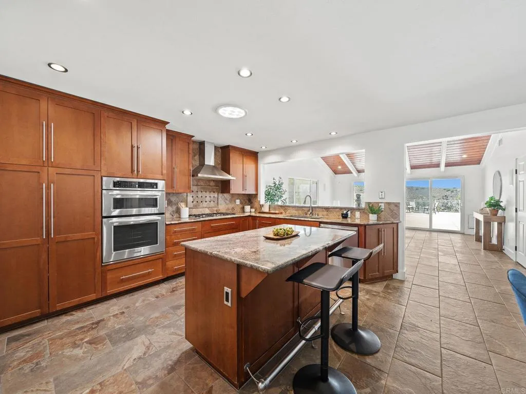 https://cdn.realtyfeed.com/cdn/127/306471746/2d1fb8786cd6fd1e4be832c4e3e559df.webp