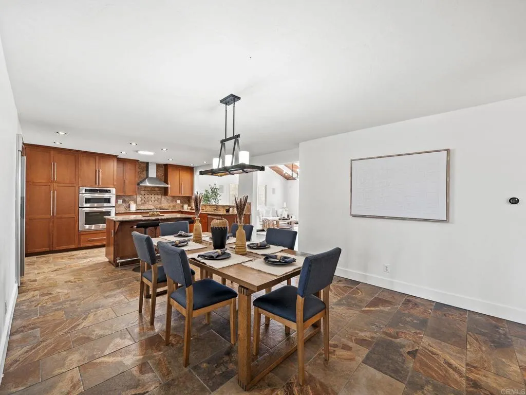 https://cdn.realtyfeed.com/cdn/127/306471746/87f492c3d3703acc745d0fd2158b51e7.webp