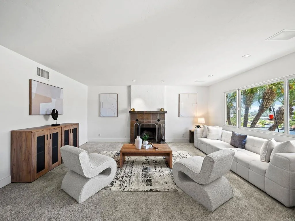 https://cdn.realtyfeed.com/cdn/127/306471746/b32f755c8240d7d8cacdd08985207bb5.webp
