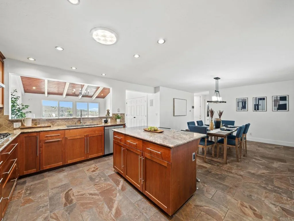 https://cdn.realtyfeed.com/cdn/127/306471746/ded531def1abc96da3d930ef0d1e75c7.webp