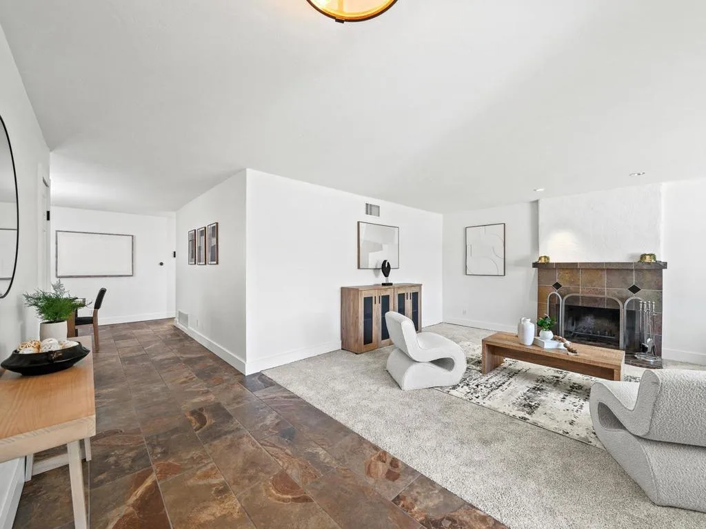 https://cdn.realtyfeed.com/cdn/127/306471746/fe8ae1da7ad2a1e5838171ac6f1628e4.webp