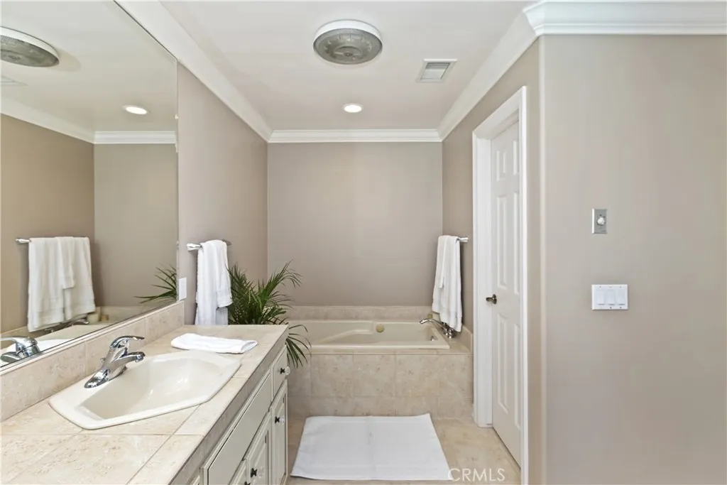https://cdn.realtyfeed.com/cdn/127/306471818/6b06f741a292a5e4a3b39cace9538d61.webp