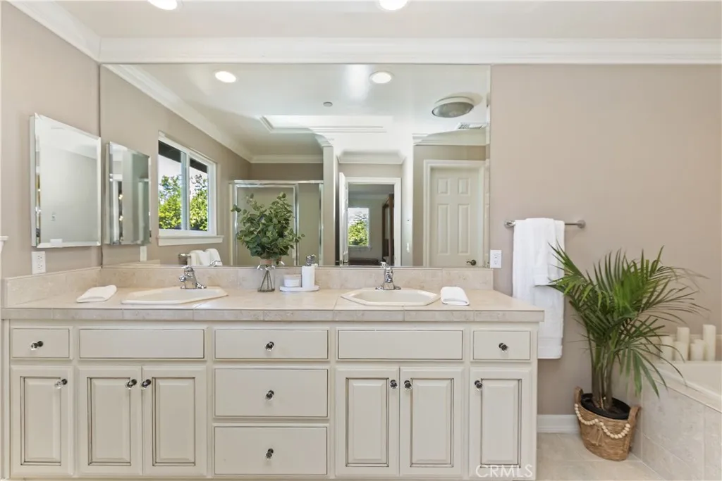 https://cdn.realtyfeed.com/cdn/127/306471818/746d4e6d2c31c5761b73eaa91ebe8716.webp