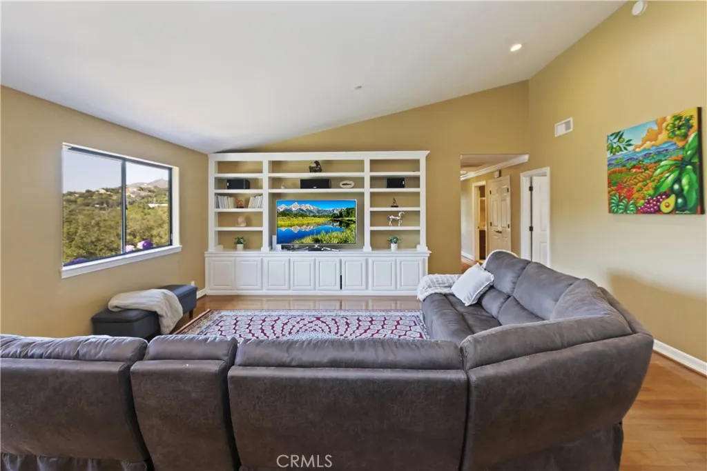 https://cdn.realtyfeed.com/cdn/127/306471818/78d57b199ad186e6de3c3ee17eb8babc.webp