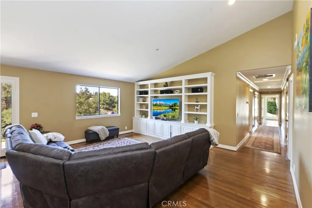 https://cdn.realtyfeed.com/cdn/127/306471818/9481f93add9c3f59bf5ea7649a1ecba4.webp