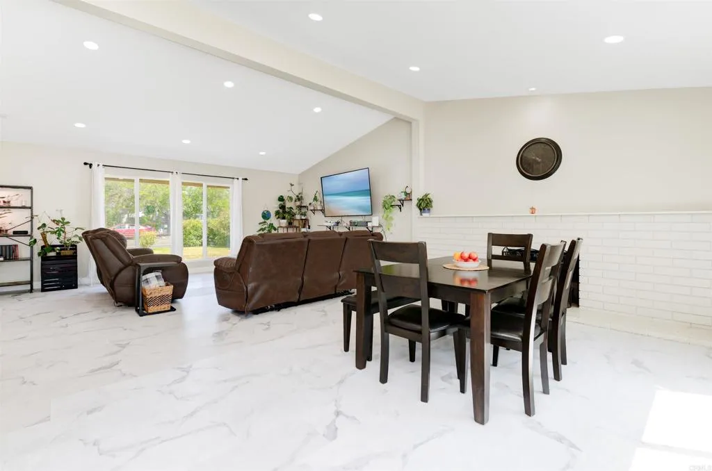 https://cdn.realtyfeed.com/cdn/127/306471986/86d7d08f913e8ef49a585ab333561a0a.webp
