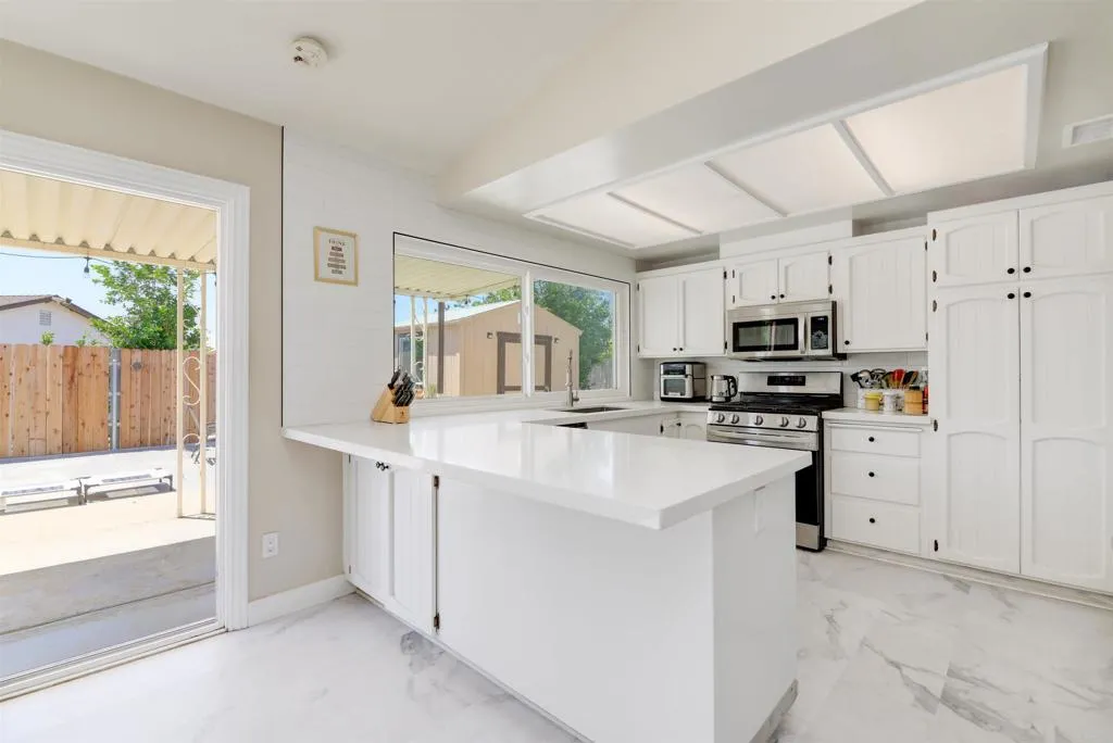https://cdn.realtyfeed.com/cdn/127/306471986/aa0fa527832b426f292577953b8a9e77.webp