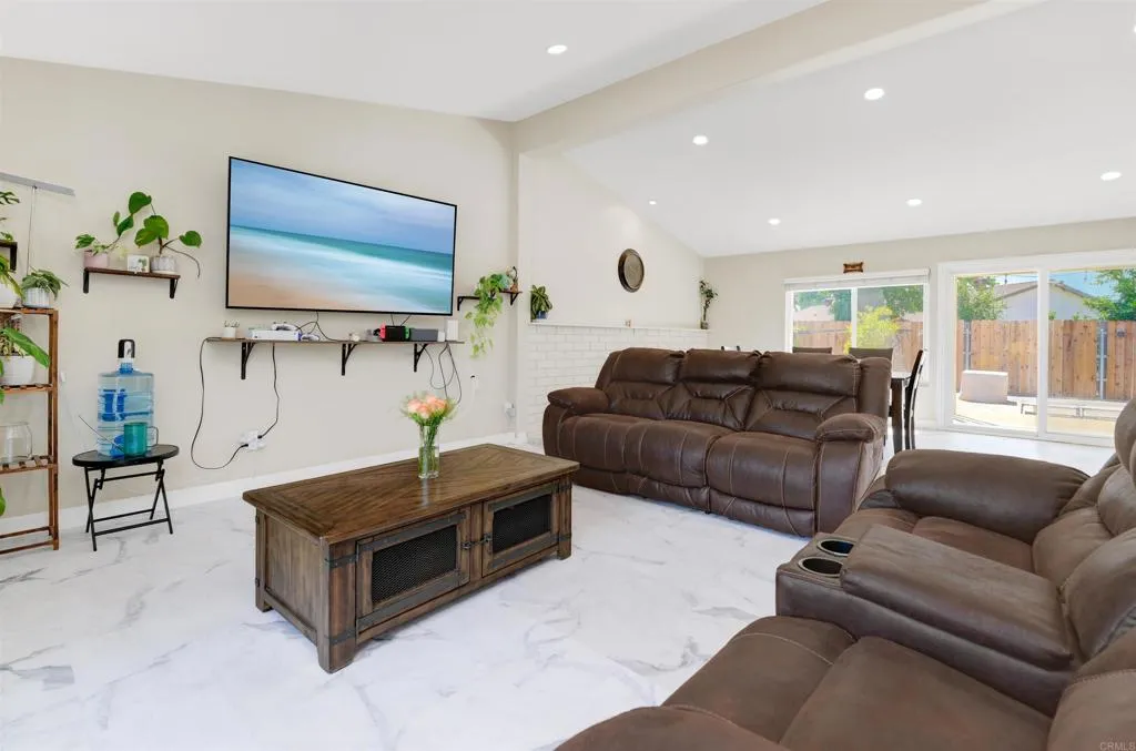 https://cdn.realtyfeed.com/cdn/127/306471986/da2acb4f2c19f0480ed8147fb8b8c3d3.webp