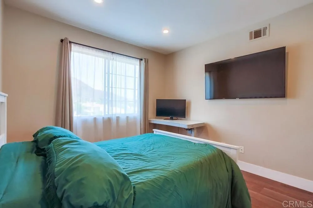 https://cdn.realtyfeed.com/cdn/127/306472153/547c43aca7fc1f49eea0e3ef819bf177.webp