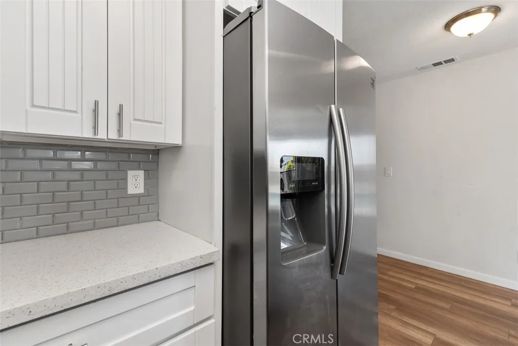 https://cdn.realtyfeed.com/cdn/127/306472201/299a950663197f2bed03cbeb8d49cb7d.webp