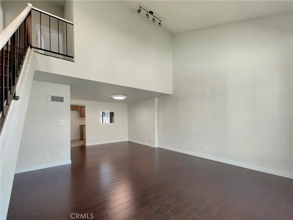 Photo #3: CV25138452 Listing 