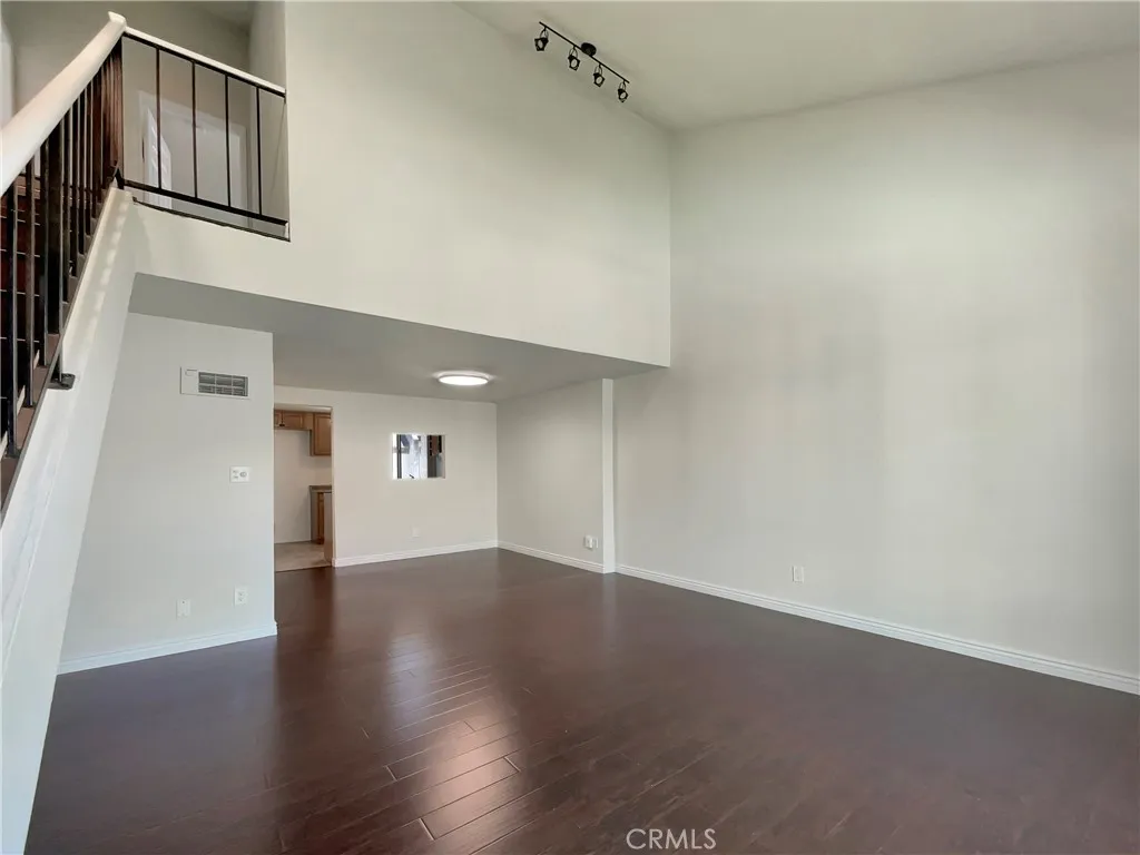 https://cdn.realtyfeed.com/cdn/127/306472211/6c80b4d0b0e53a14f1ed54fba8bda96b.webp
