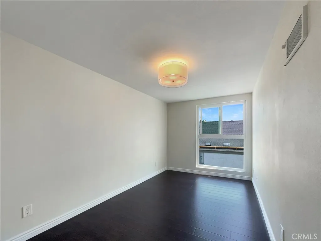 https://cdn.realtyfeed.com/cdn/127/306472211/8b606b887e19e0fdaebda0908cb4c7ec.webp