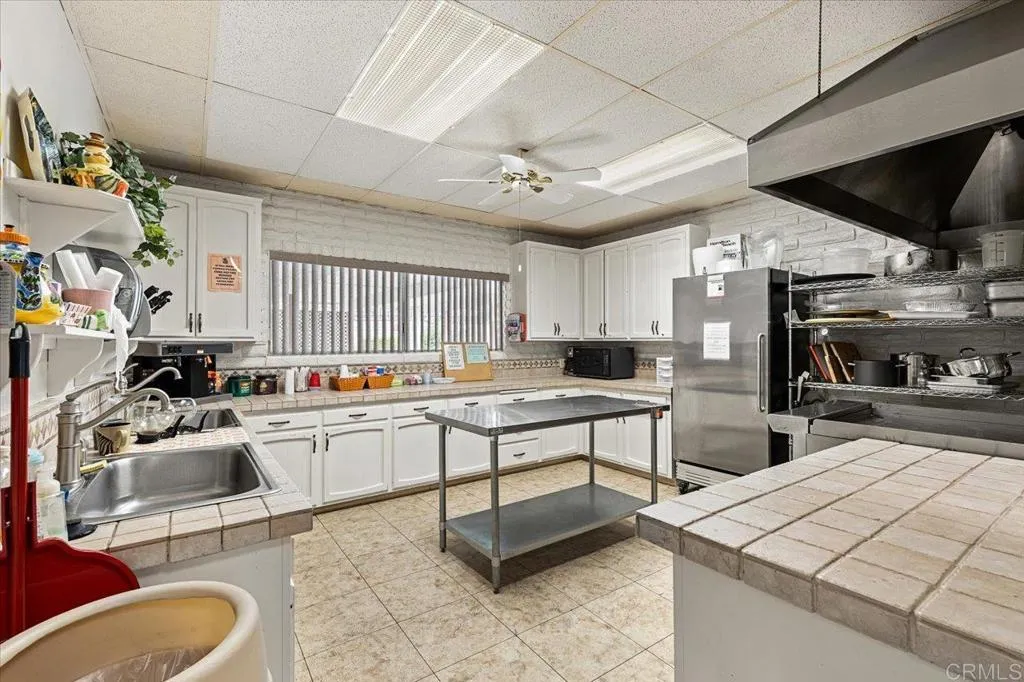 https://cdn.realtyfeed.com/cdn/127/306472327/192d2b1ce538dde770d153237fd59c37.webp