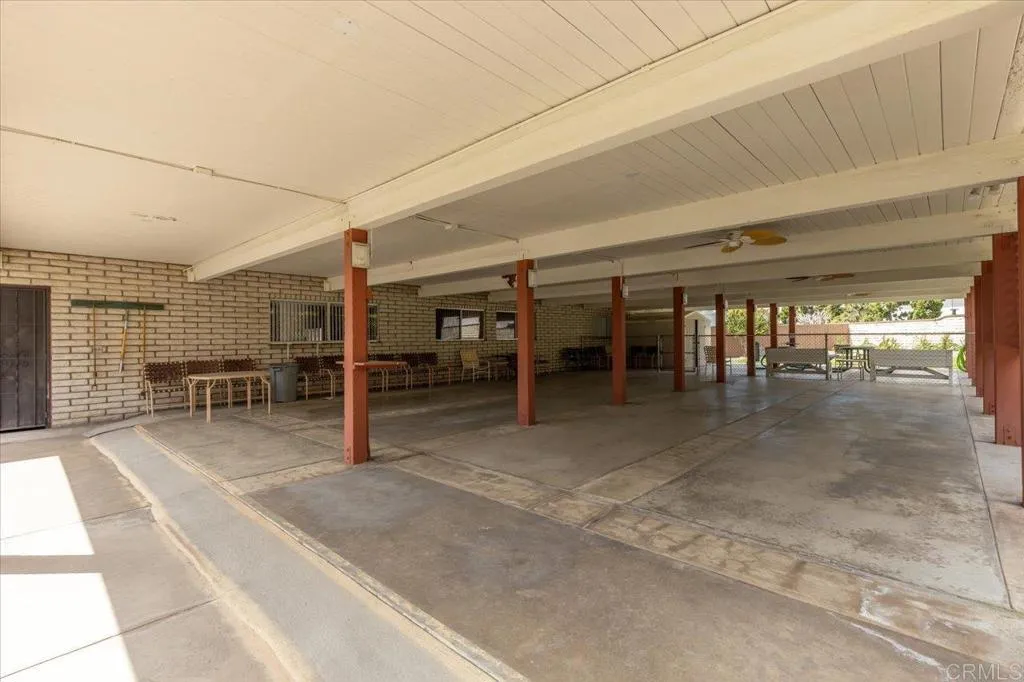 https://cdn.realtyfeed.com/cdn/127/306472327/a0ebdfca00d7723b1ad9fa481f878a16.webp