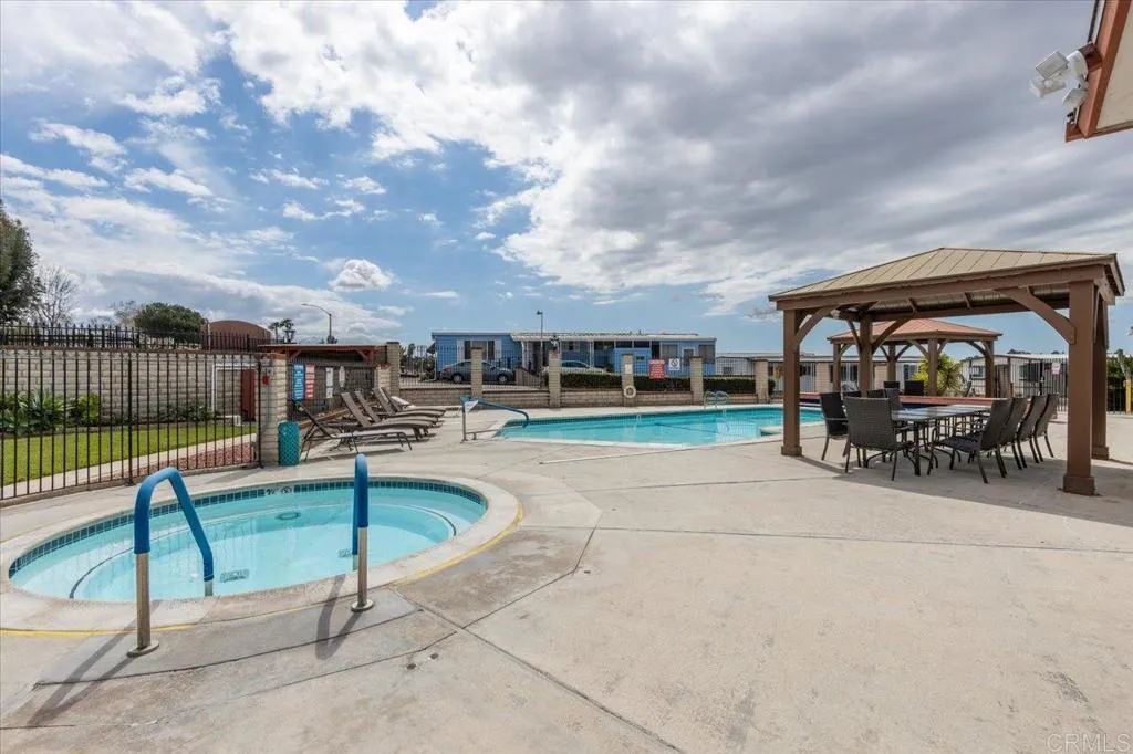 https://cdn.realtyfeed.com/cdn/127/306472327/d16678bbc44264c616b9e3a2a8f690d1.webp