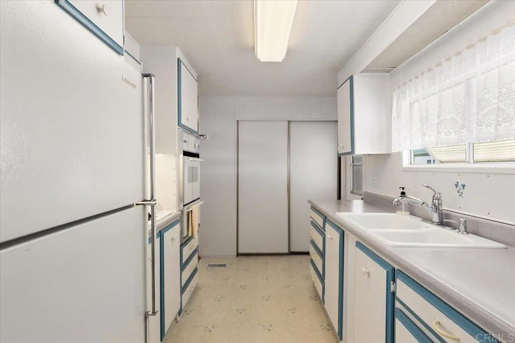 https://cdn.realtyfeed.com/cdn/127/306472327/fa7ac9d6dc5a9d3088c40ab2874d7cdc.webp