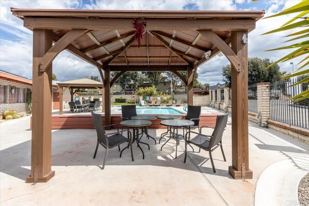 https://cdn.realtyfeed.com/cdn/127/306472327/fe1e9d1f7f7db6395f79050d2bf5011f.webp